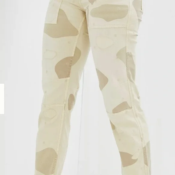 New with tags Anthropologie
Style - The Wanderer Size 30
Distressed pants
Camo - Picture 10 of 14